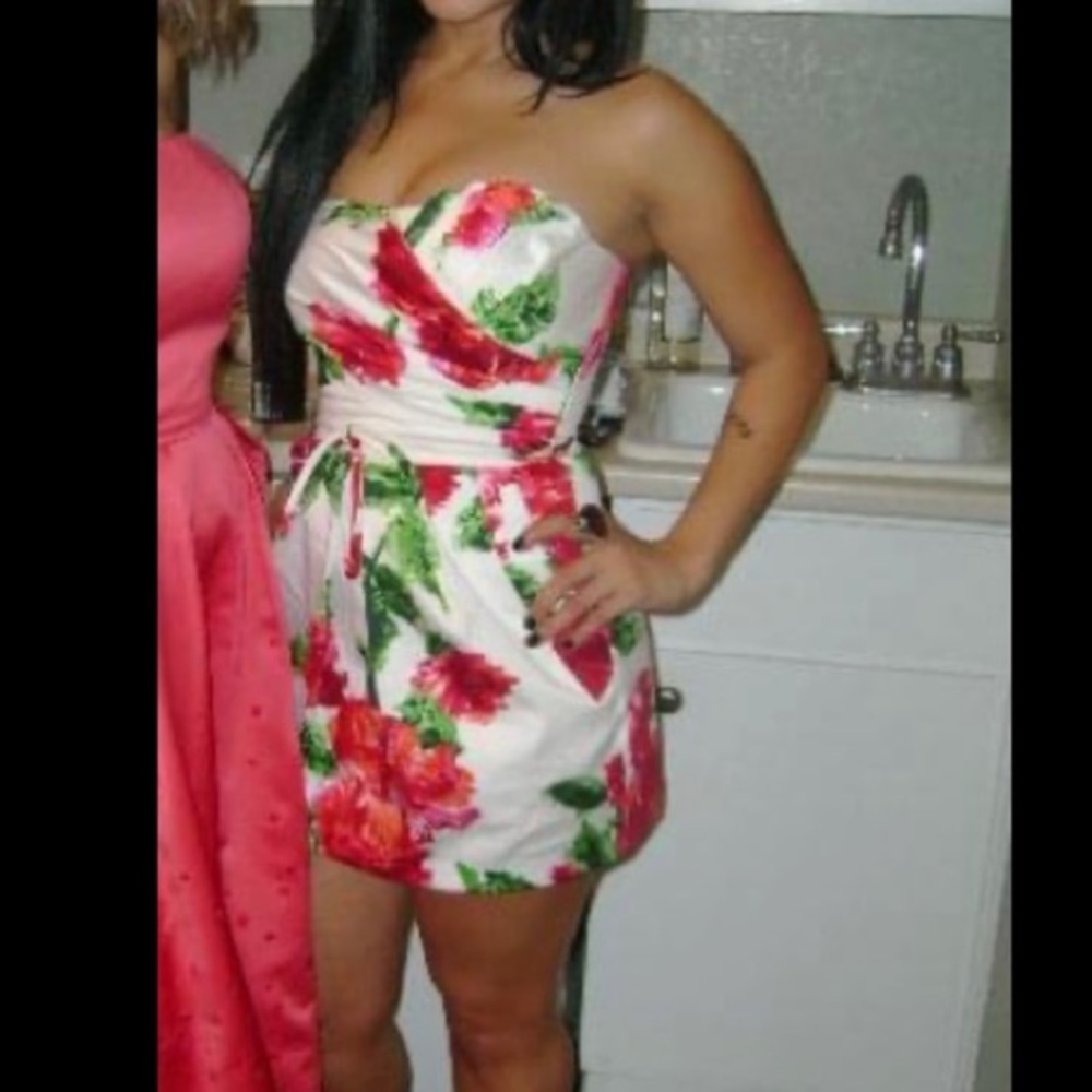 Floral strapless dress with pockets preowned size3